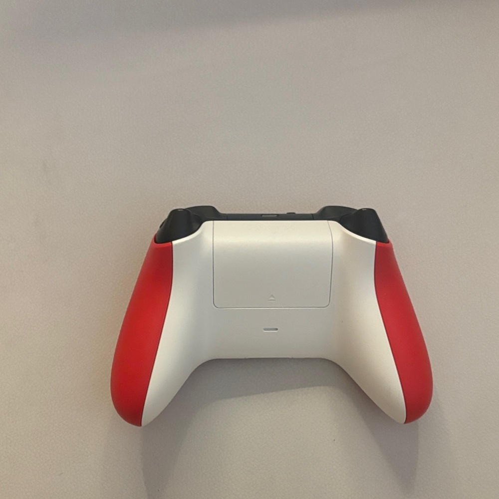 Xbox Wireless Controller - Bold Red - Picture 3 of 4